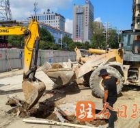 操逼逼啊啊啊高潮松逼视频高温下的坚守｜道路建设者用汗水铺就畅通路